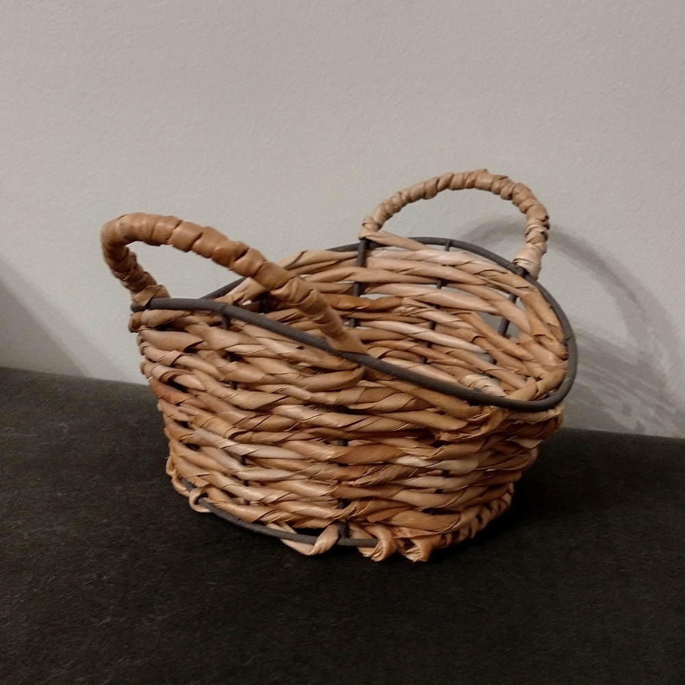 3/$30 Vintage Woven Basket Round with Handles